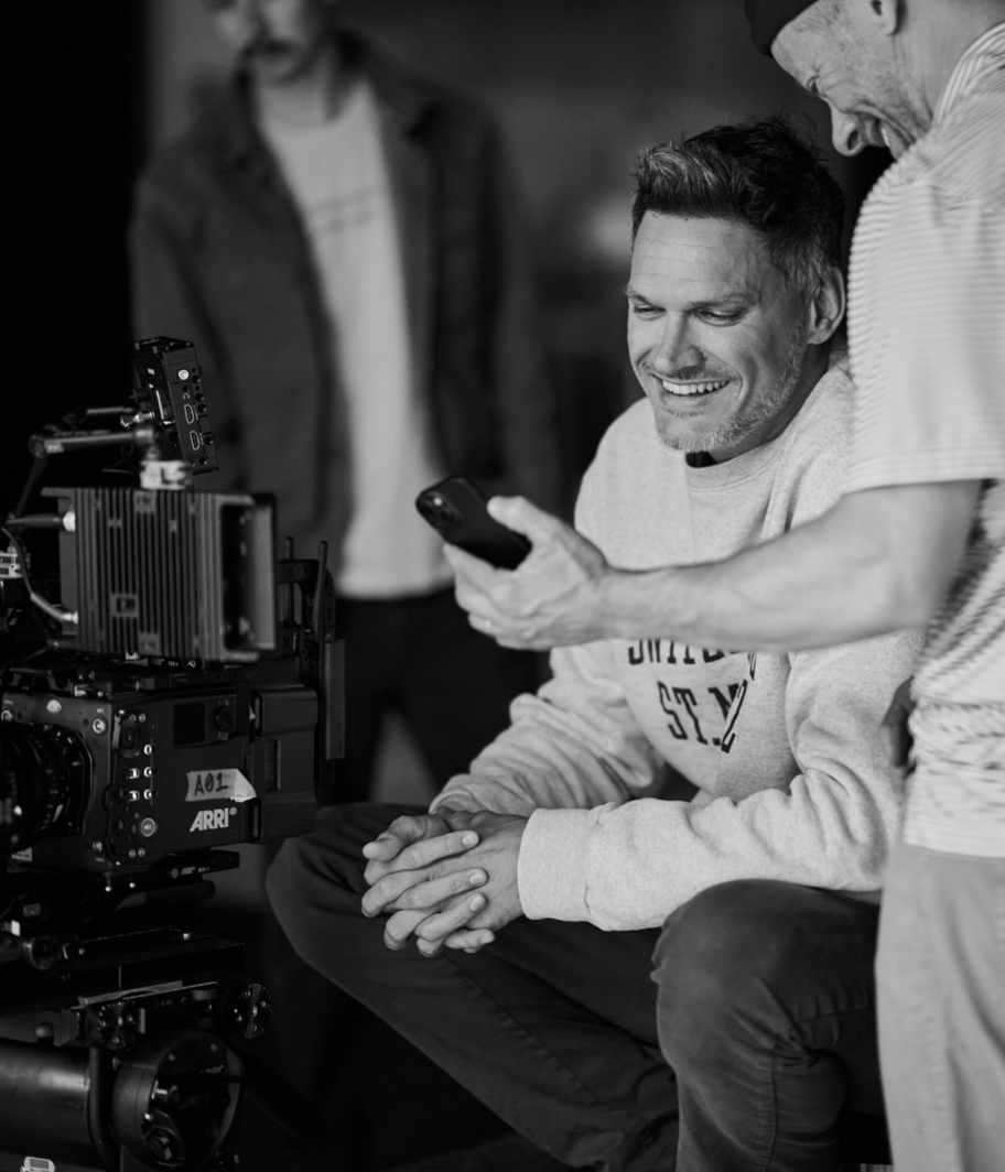 Thomas Simon on set